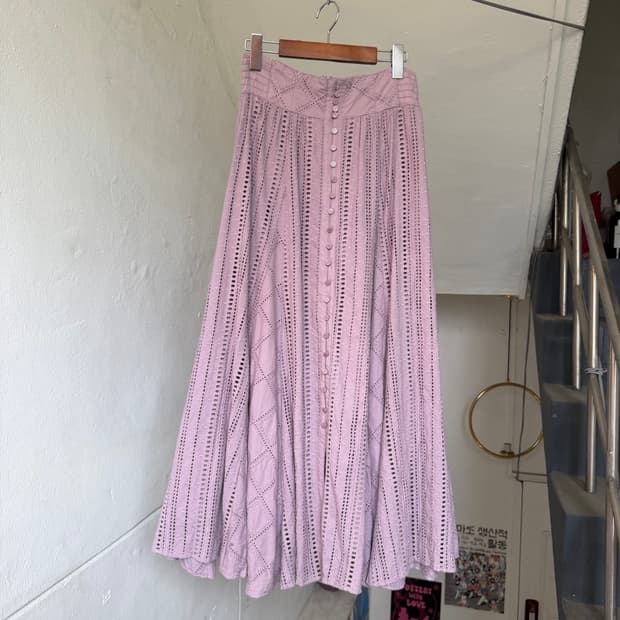 하구미 레이스 펀칭 롱 플레어 스커트