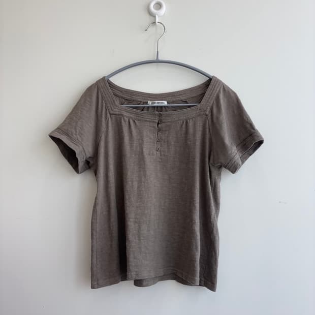 모카 무스 반팔티