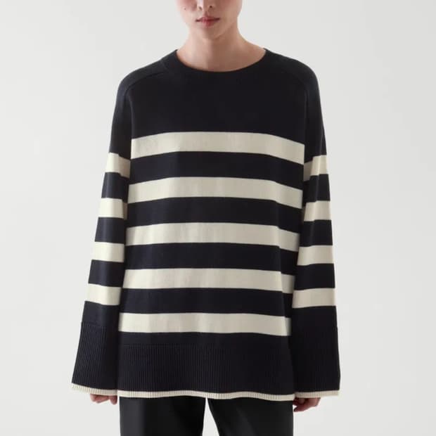 코스 COS 오버핏 스트라이프 니트 스웨터