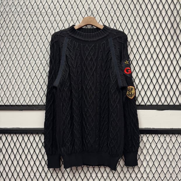 지안프랑코 페레 꽈배기 니트 마린 패치 포인트 울 스웨터 블랙