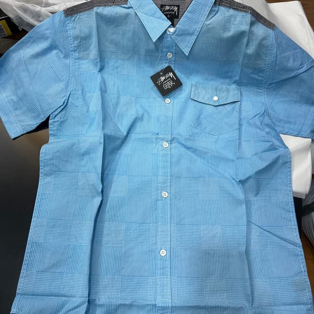 스투시 아카이빙 그래픽 로고셔츠 