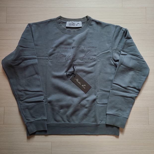 마틴로즈 자수 로고 맨투맨 m