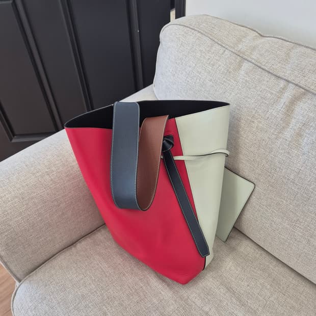 셀린느 트위스트 카바스 스몰 사이즈