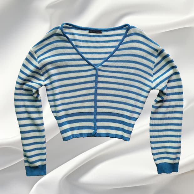 KNITPIA 블루 스트라이프 브이넥 니트