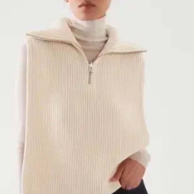 새상품) COS 빕 코스 하프집업 베스트 아이보리