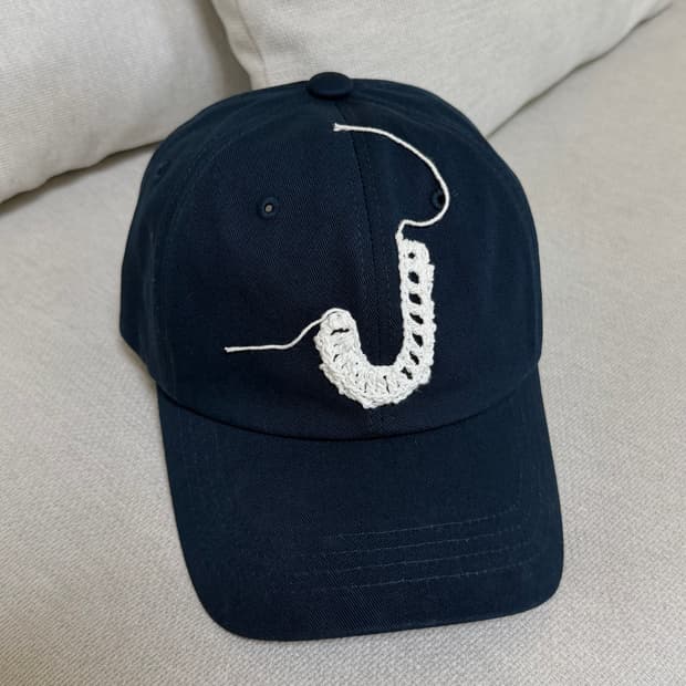 크로쉐안트 이니셜 J 캡 