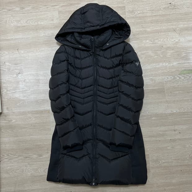 게스 여성 덕다운 와펜 쉐브론 롱패딩 점퍼 [블랙] S/90