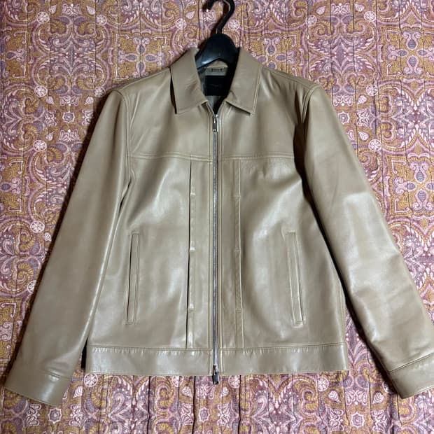 띠어리 양가죽 자켓 판매 합니다.