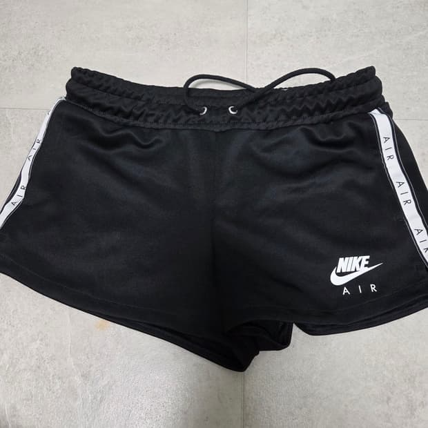 나이키 에어 사이드 테이핑 숏 팬츠 블랙