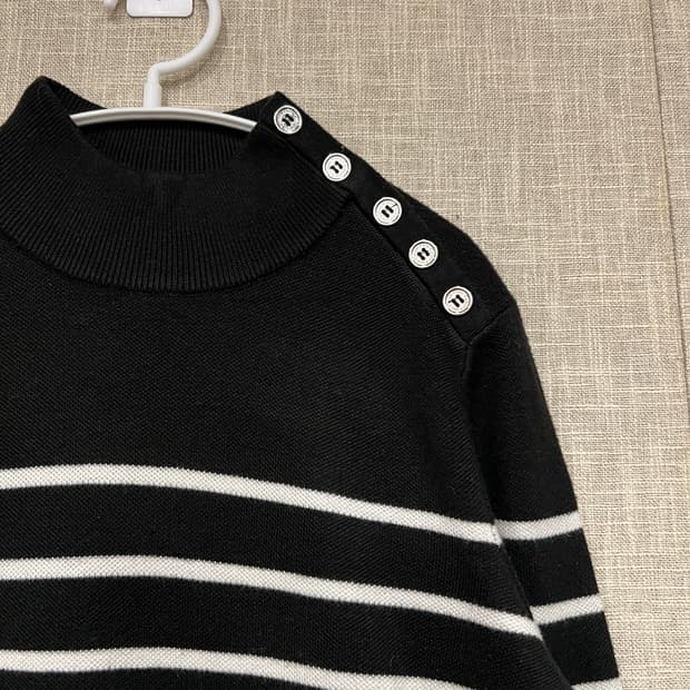 캘빈클라인 하이넥 단추 단가라 니트 S 블랙