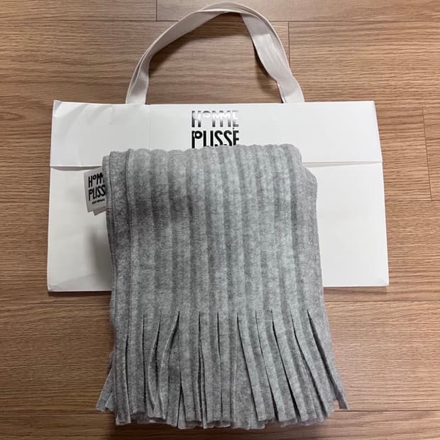 옴므플리세 머플러 구매합니다 블랙 그레이전부요