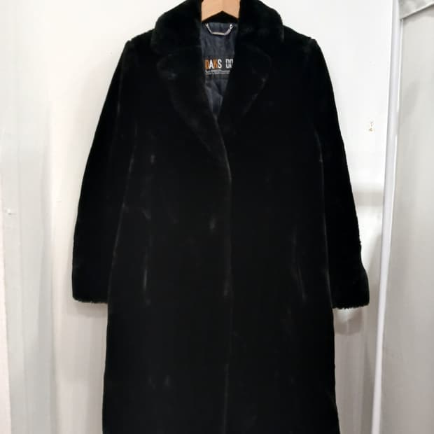 닥스 블랙퍼 코트