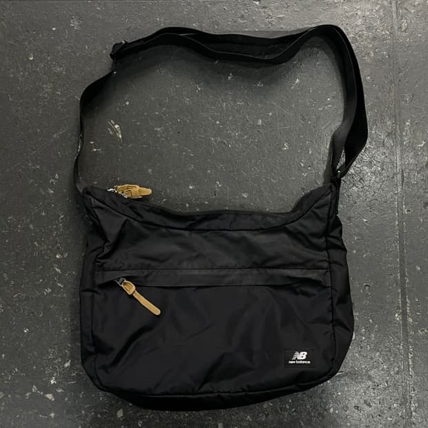 뉴발란스 크로스백 