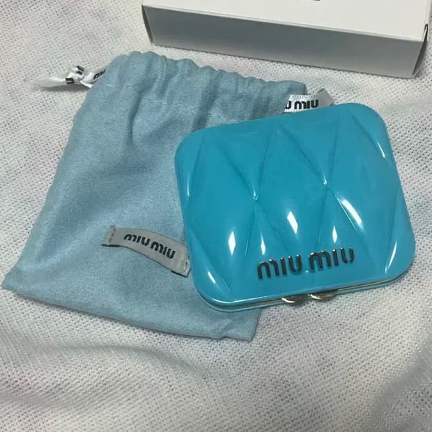 미우미우 퍼퓸 컴팩트 미러