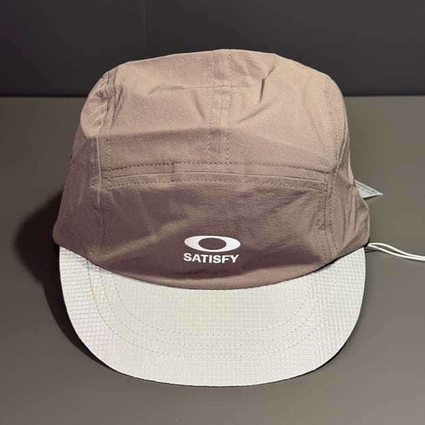 Satisfy x oakley peaceshell trail cap