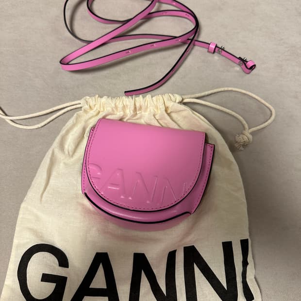 Ganni 가니 나노 재생 가죽 숄더백