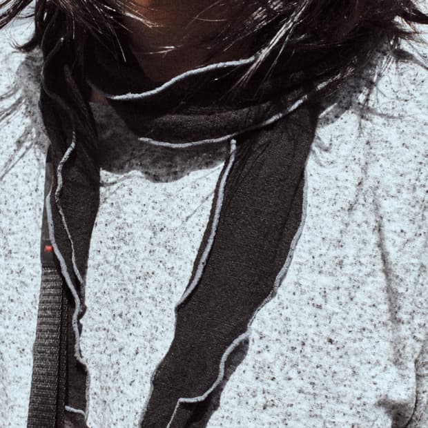 (삽니다) 모노프리베 Textured Roll Scarf