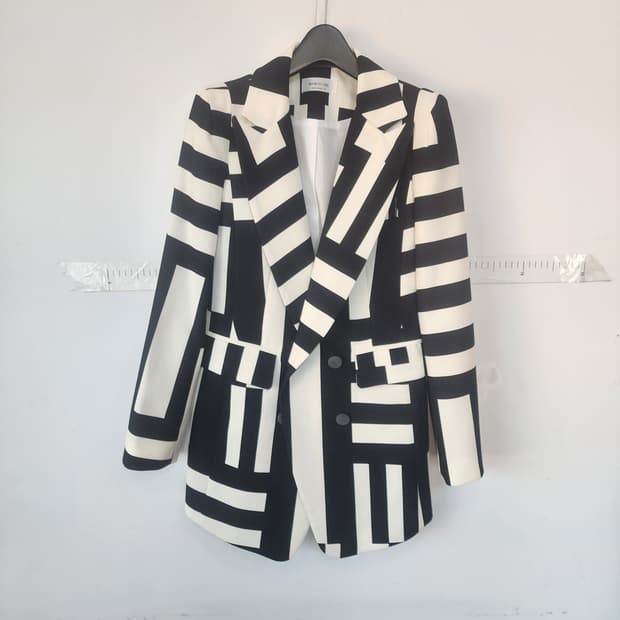 WAWOO GIRL 블랙 화이트 패턴 블레이저