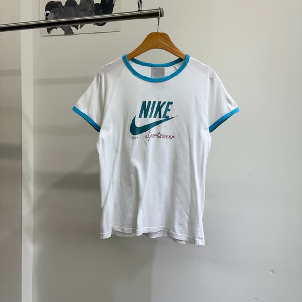 NIKE 반팔티셔츠