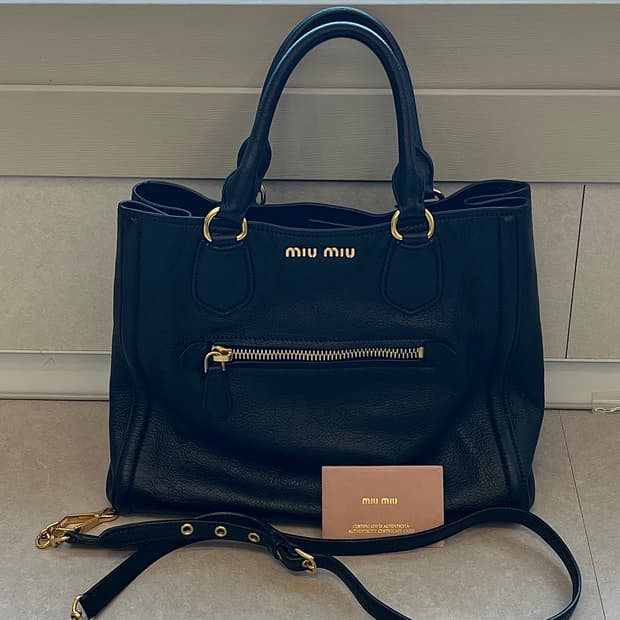 미우미우 비텔로 샤인 블랙 가방