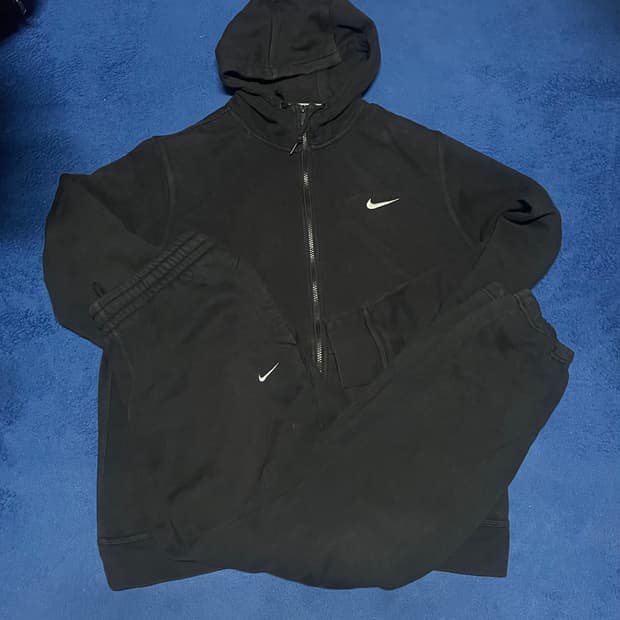 나이키솔로스우시 기모셋업