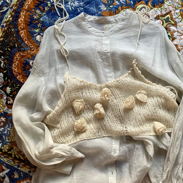 Kiok 키옥 울 로즈 플라워 아플리케 크림 니트 네트 스웨터 뷔스티에 