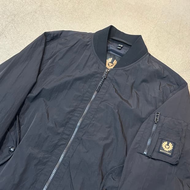 38 벨스타프 블랙 바람막이