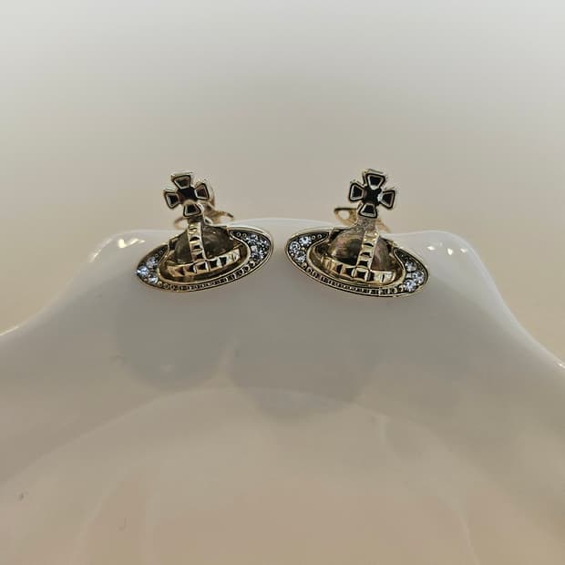 비비안웨스트우드 업사이클링 크리스탈 금장 귀걸이