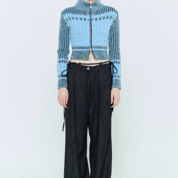 라티젠 카리나 착용 크롭 니트 집업