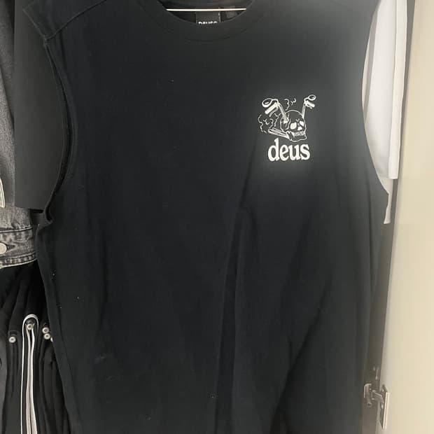 DeusExMachina 블랙 슬리브리스 M