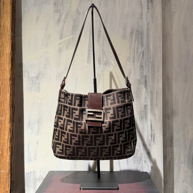 펜디 브라운 주카 캔버스 숄더백