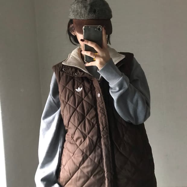 아디다스 브라운 패딩 조끼
