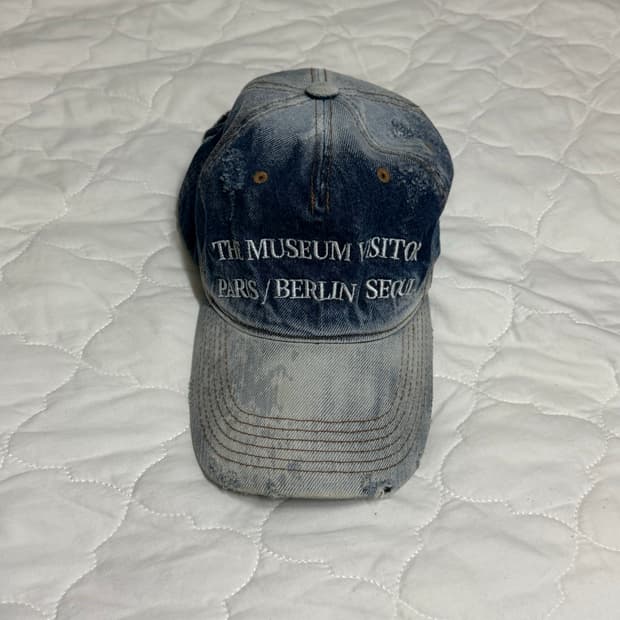 더뮤지엄비지터 데님 볼캡