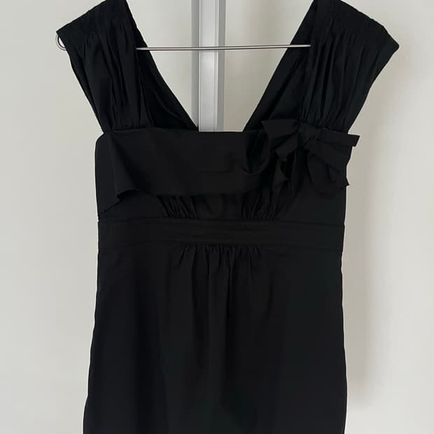 black ribbon sleeveless