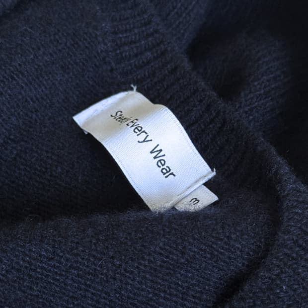 스테디 에브리웨어 코지 울 캐시미어 브이넥 니트