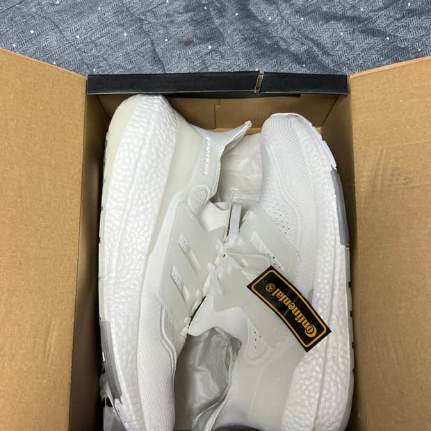 아디다스 울트라부스트21