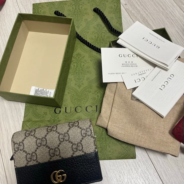 구찌 GG마몽드 반지갑 (바이컬러 카드 케이스 지갑)