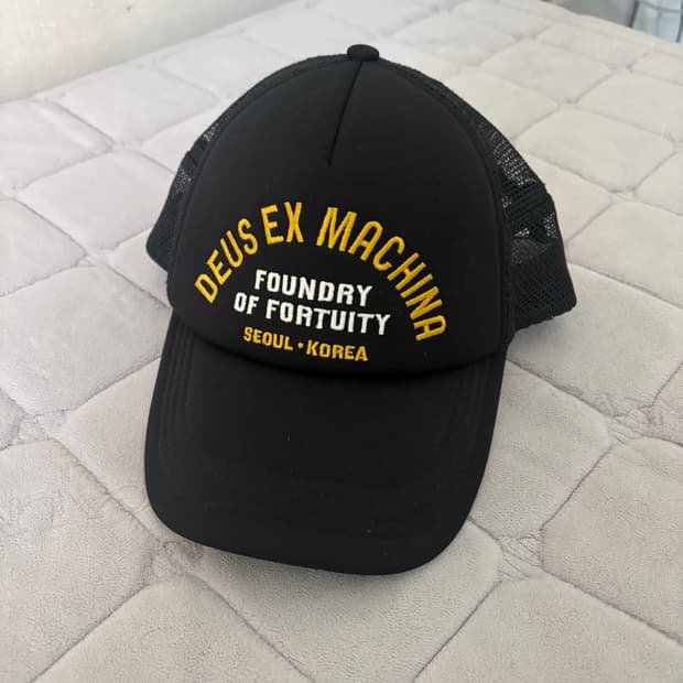 데우스 엑스 마키나 서울 모자