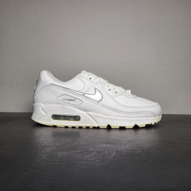 나이키 운동화 250m (정사이즈보다 작음) (전체적으로 사용감 있음)