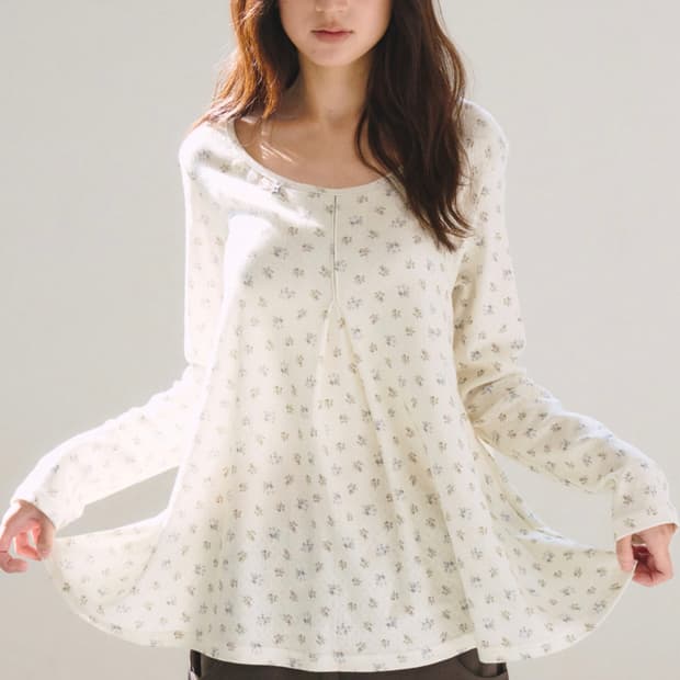 오피쉬 Floral Tuck Longsleeve 플로럴 턱 롱슬리브 크림