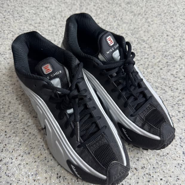 나이키 샥스 R4 240사이즈