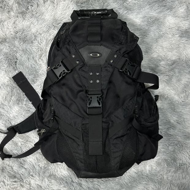 오클리 아이콘 블랙 백팩 