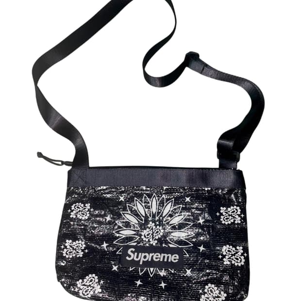 슈프림 블랙 페이즐리 더플백