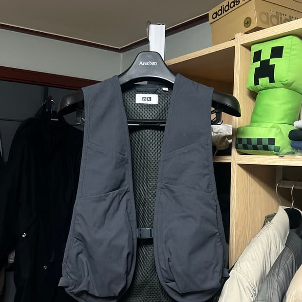 유니클로 U 유틸리티 베스트 다크 그레이 M