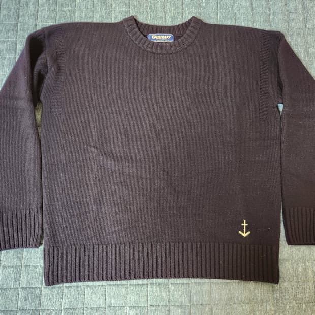 건지울른스 슈퍼 파인 메리노울 크루넥 건지 스웨터 - 네이비(미드나잇 네