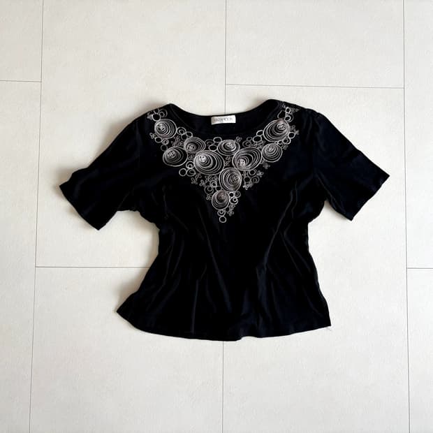 circle embroidery black top