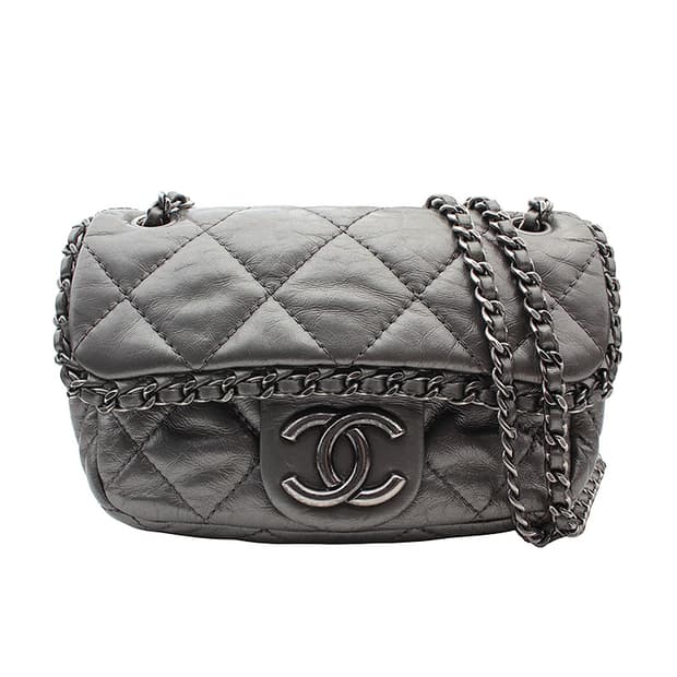 샤넬 메탈릭 그레이 퀼팅 어라운드 체인 은장 크로스