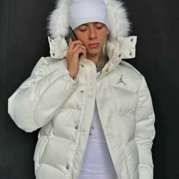 슈프림 조던 푸퍼 패딩 화이트 정품 (가격제안 가능)