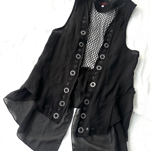Punching silhouette vest / black