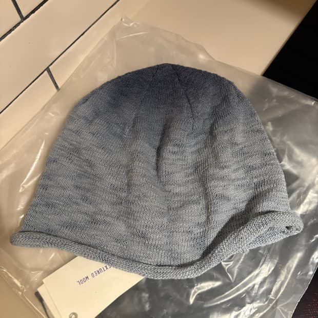 999humanity 오버핏 롤 비니